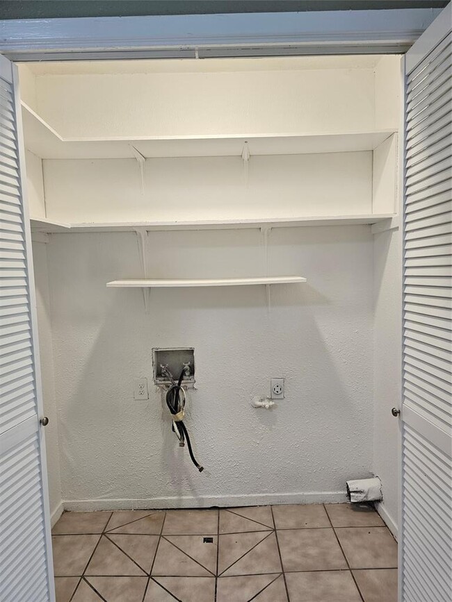 Building Photo - 1305 Bonnie Brae St