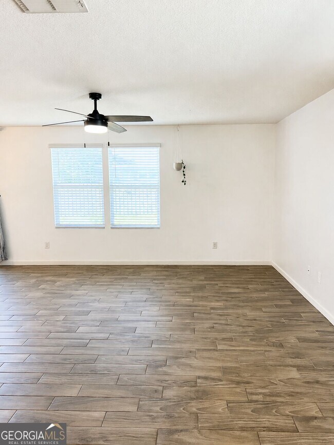 Building Photo - 204 Hayworth Ct