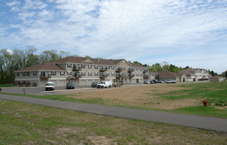 Building Photo - Pinewood Estates