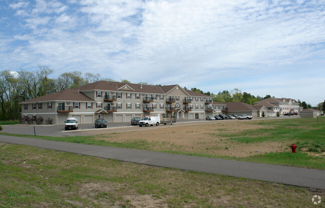 Building Photo - Pinewood Estates