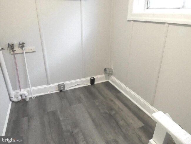 Building Photo - 1213 S 54th St