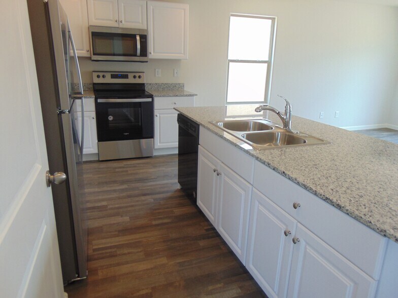 Building Photo - 806 W Caroline St