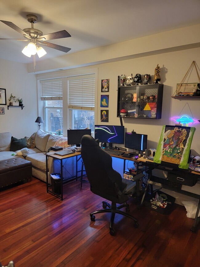 Building Photo - 7627 N Greenview Ave