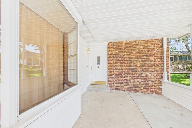 Building Photo - 706 Elizabeth Dr