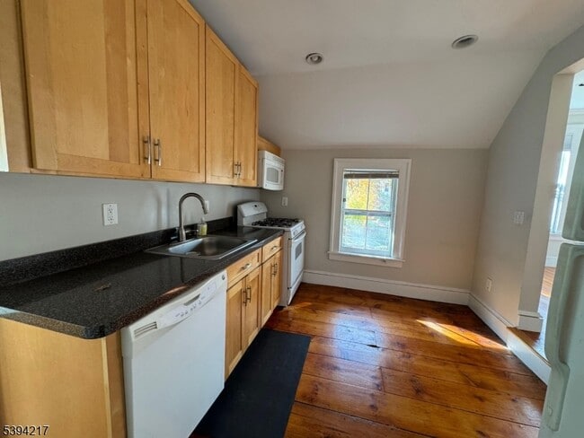 Building Photo - 127 Midland Ave