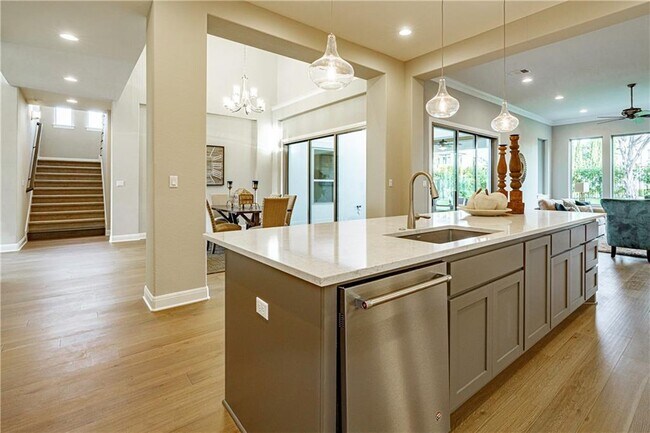 Building Photo - 511 Woodside Ter