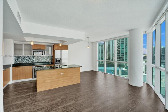 Building Photo - 480 NE 30th St