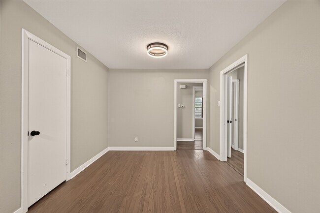 Building Photo - 514 Evonne St