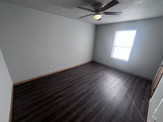 Building Photo - 10 Marie Ln