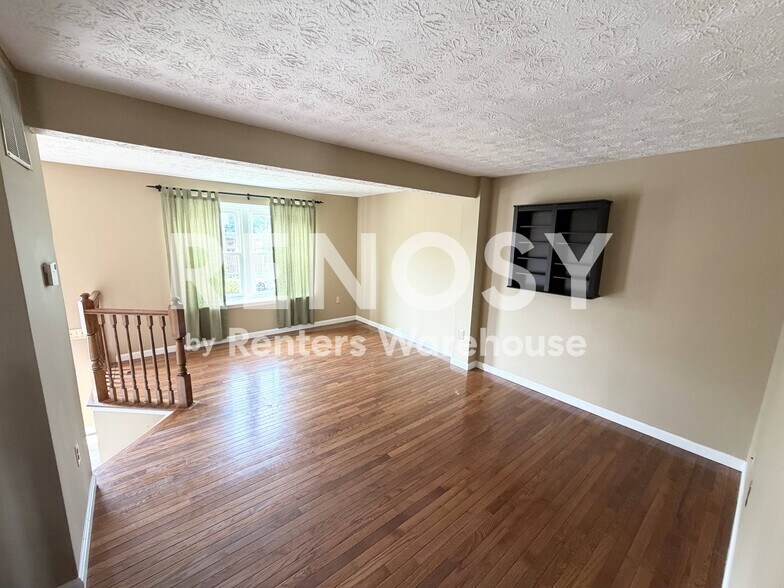 Building Photo - 723 Dayspring Dr