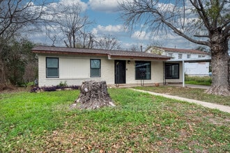 Building Photo - 5815 Pyle St