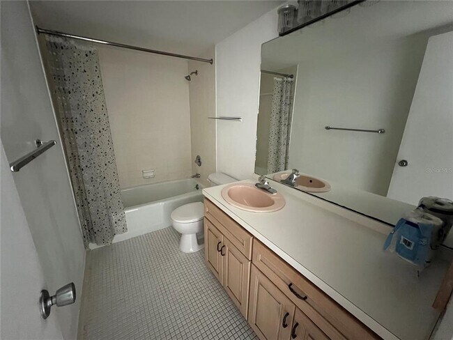 Building Photo - 2616 Cove Cay Dr