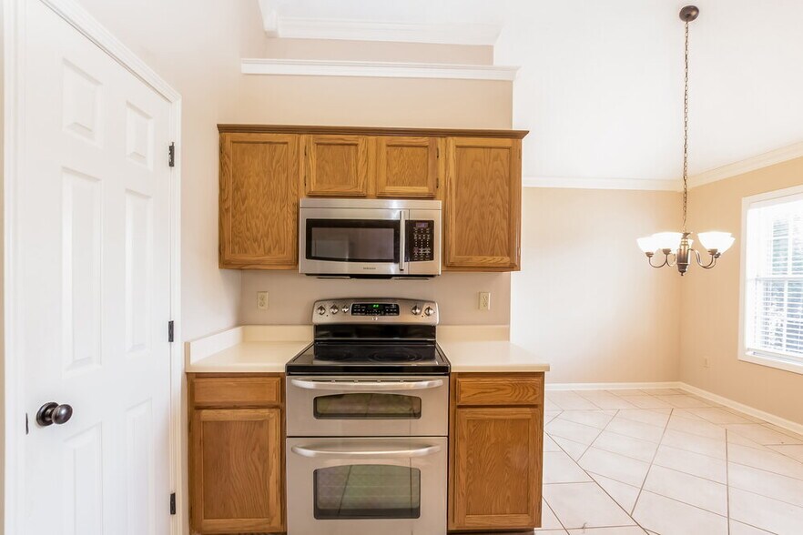 Building Photo - 6688 Millgrove Park Dr