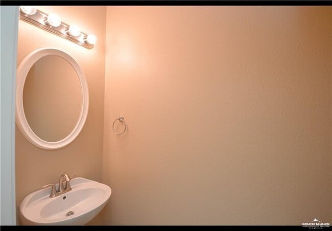 Building Photo - 20 Santa Lydia St