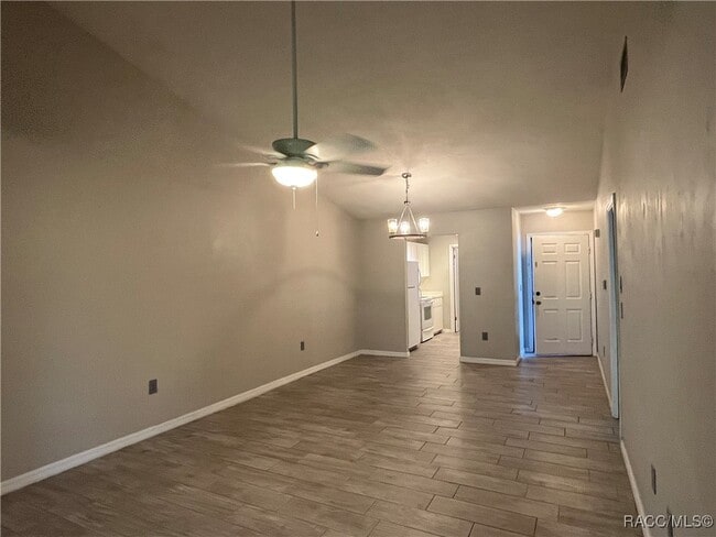 Building Photo - 600 E Gilchrist Ct