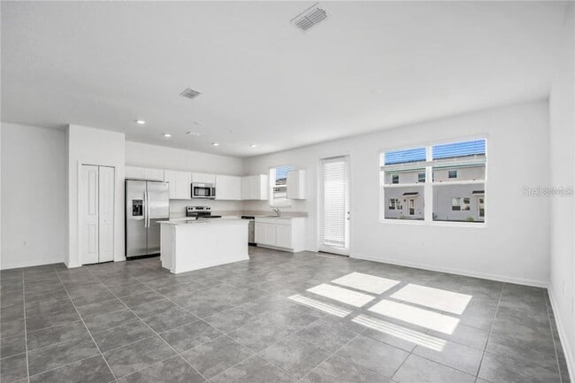 Building Photo - 401 Bogey Dr
