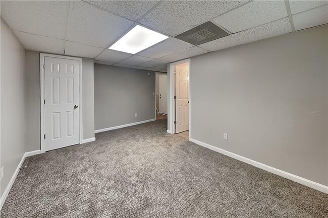 Building Photo - 142 Hartwood Dr