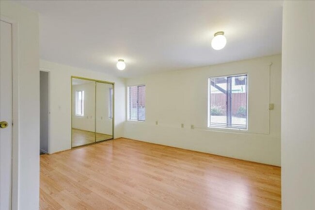 Building Photo - 3 bedroom in San Francisco CA 94122
