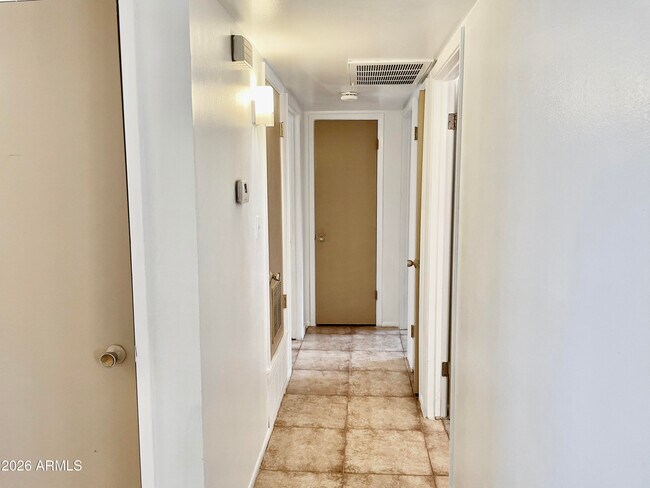 Building Photo - 949 W Parkway Blvd