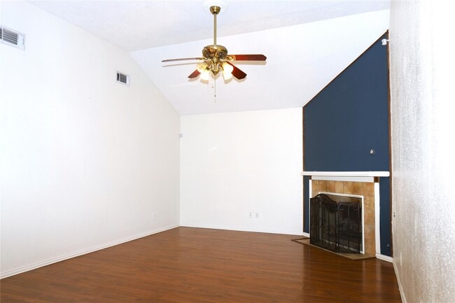 Building Photo - 135 Cotton Dr