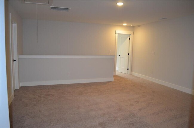 Building Photo - 28 Trace Blf