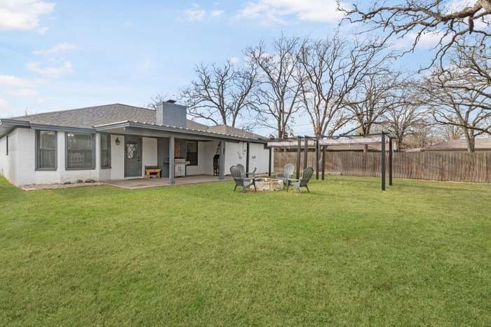Building Photo - 8205 Raintree Dr