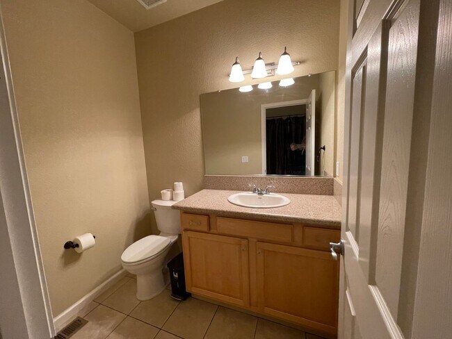 Building Photo - Beautiful home in Sparks- Gated community!