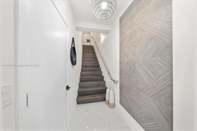 Building Photo - 455 NE 39th St