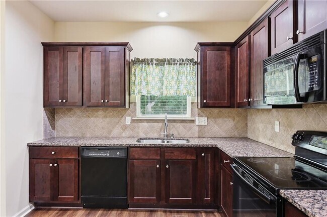 Building Photo - 906 Donington Cir SE