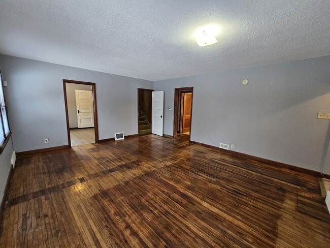 Building Photo - 401 Charles St