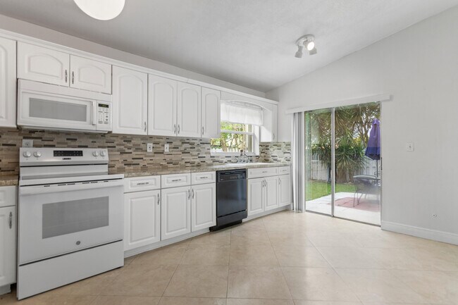 Building Photo - 13945 Langley Pl