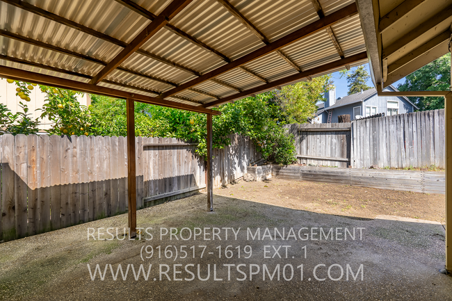 Building Photo - Beautiful Antelope Home - Available Now!