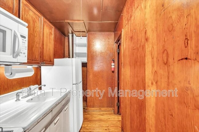 Building Photo - 12 Southwood Dr