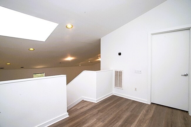 Building Photo - 1713 Gillette St