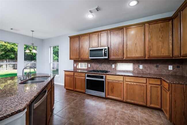 Building Photo - 14 Barker Ridge Ct
