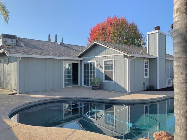 Building Photo - 7607 Harmony Oaks Way