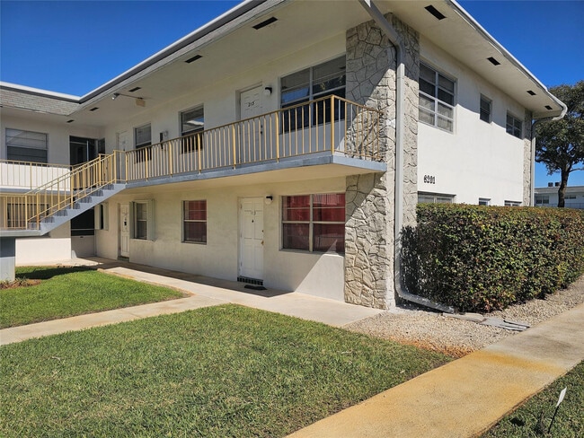 Building Photo - 6201 SW 37th St