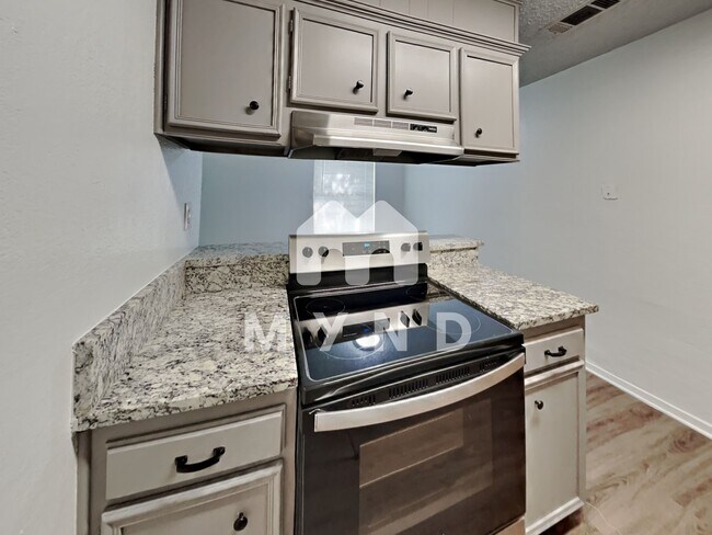 Building Photo - 1303 1/2 Berry Dr Apt A