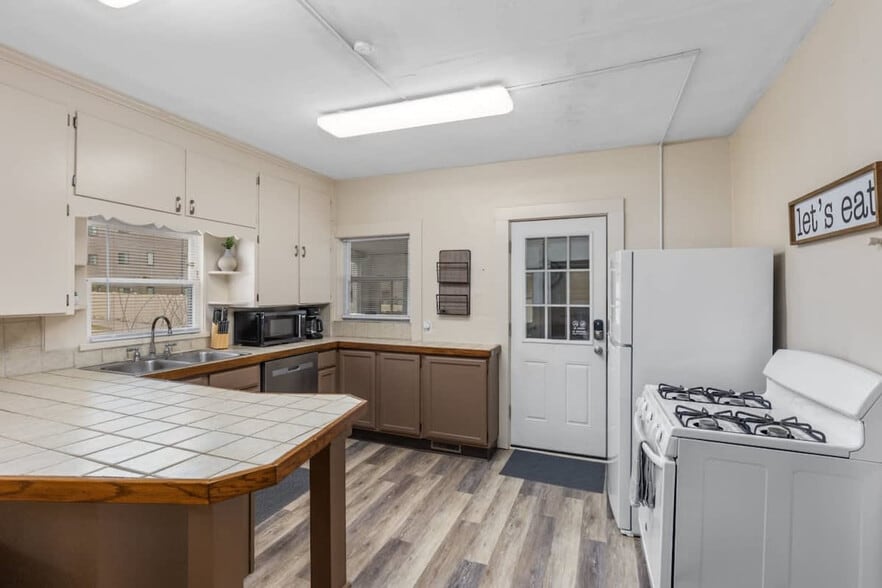 Building Photo - 15 Straight Ave SW