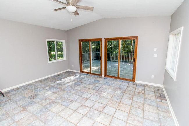 Building Photo - 510 Laurel Dr