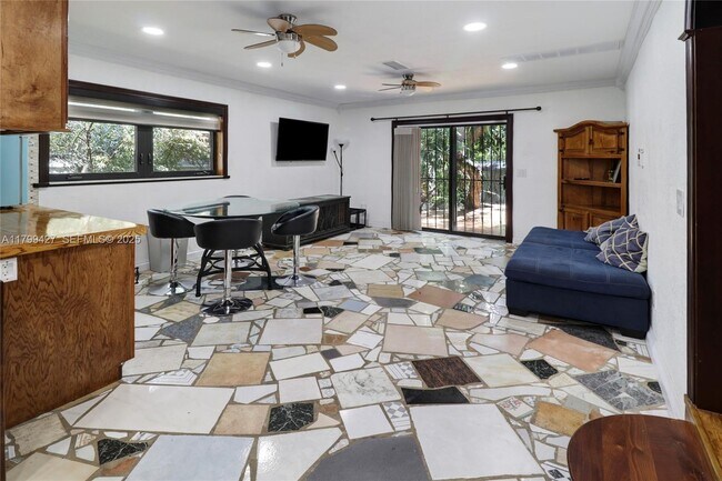 Building Photo - 550 Quail Ave