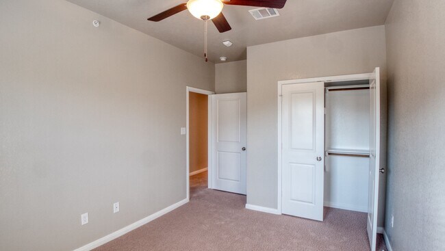 Building Photo - Spacious Townhome Available Now!