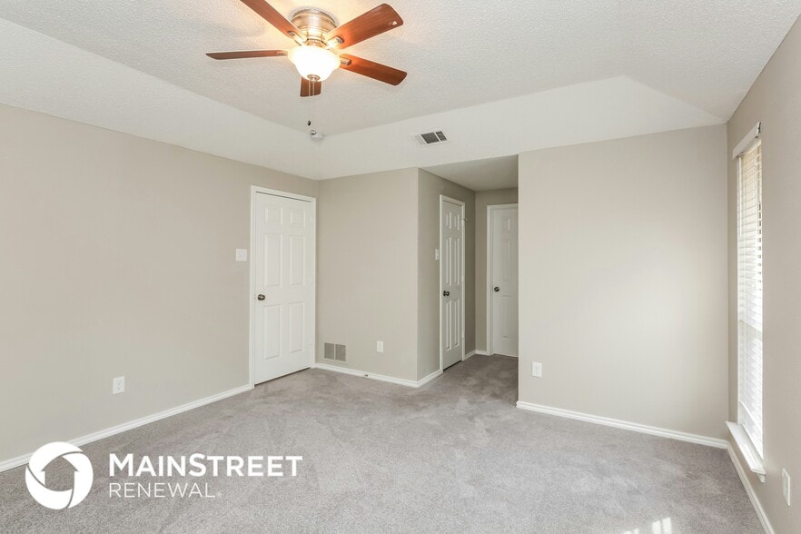 Building Photo - 521 Anglebluff Dr