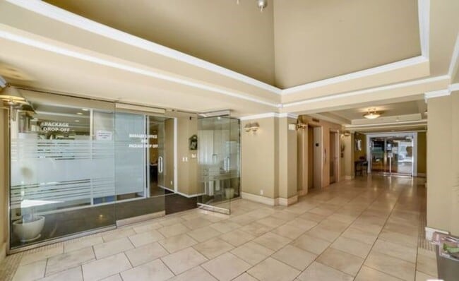 Building Photo - 620 S Gramercy Pl