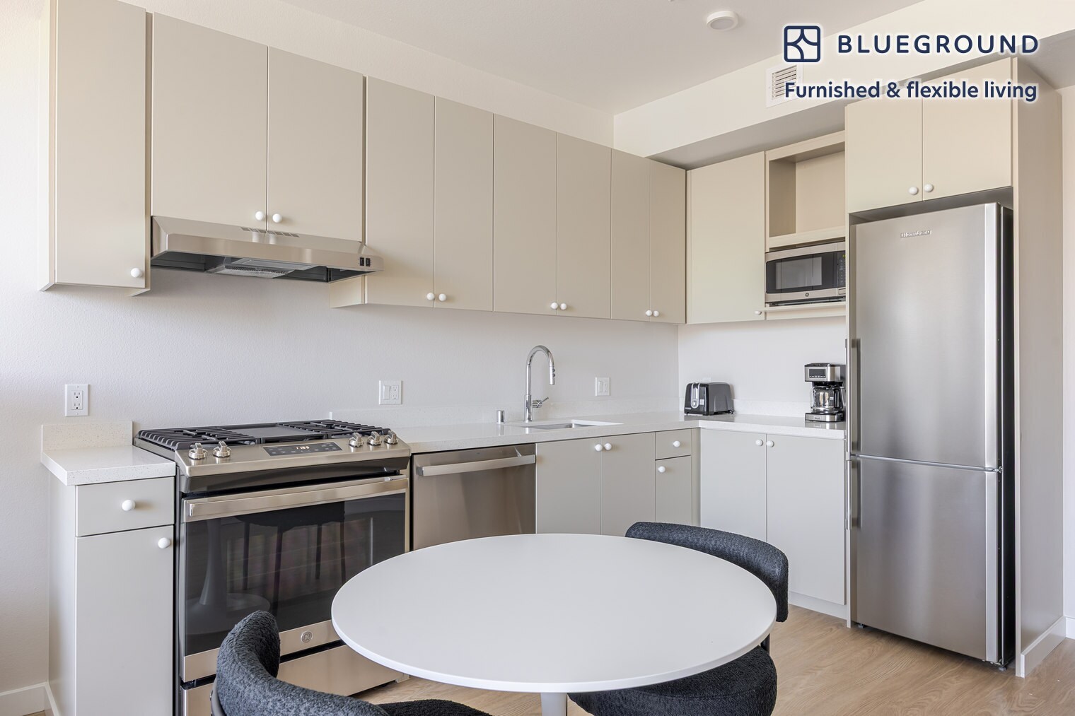 Building Photo - 200 Mesnager St