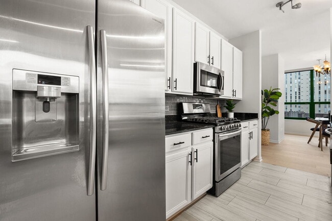 Building Photo - 400 W Ontario St