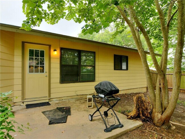 Building Photo - 1105 Alden Dr