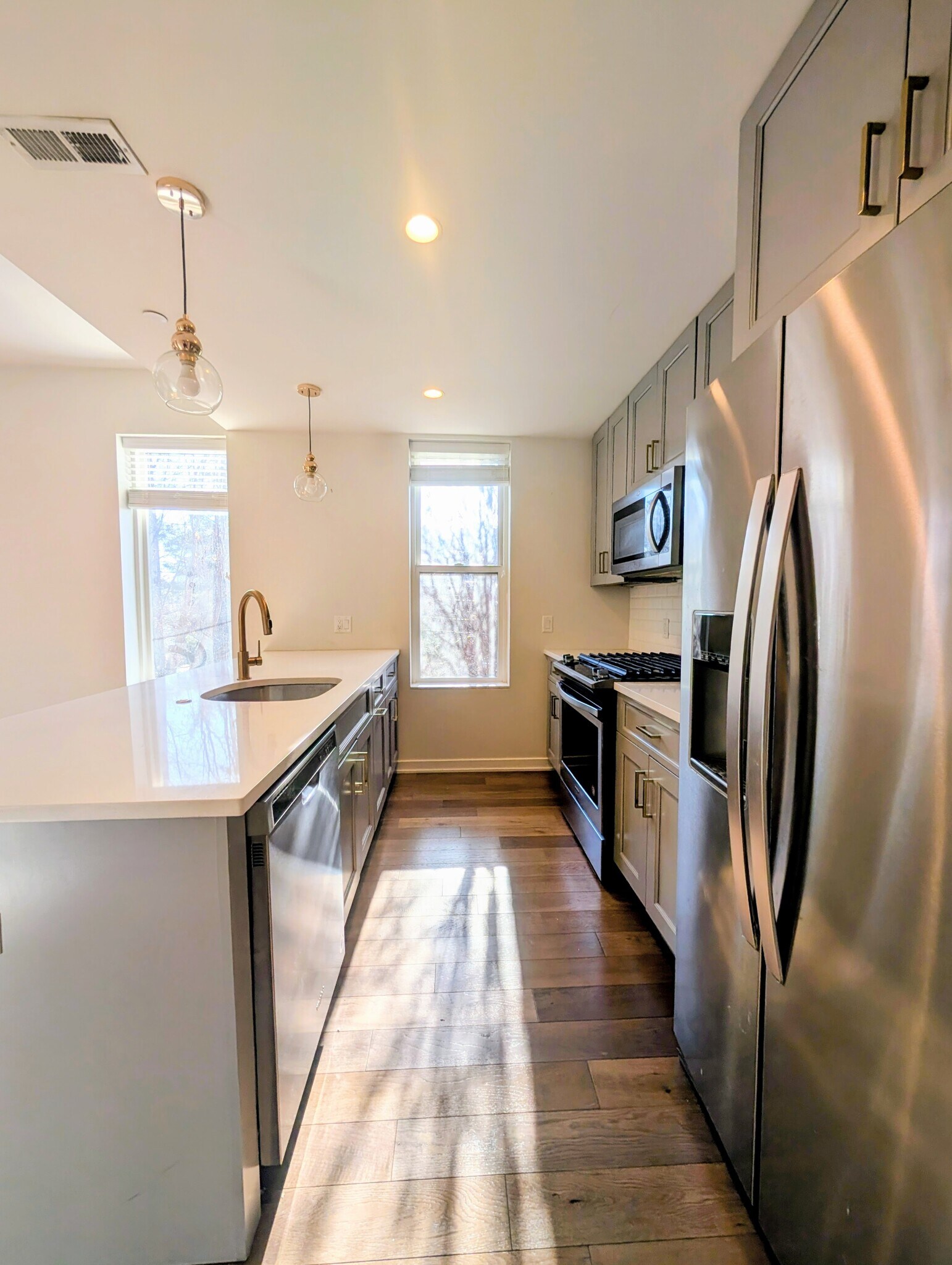 Building Photo - 1500 N American St