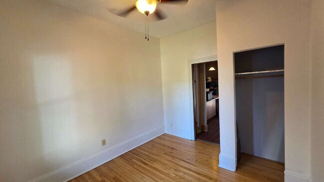 Building Photo - 3 bed - 1 bath One block from Grand Ave in St. Paul