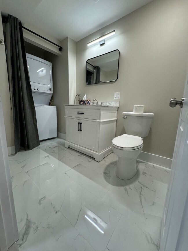 Building Photo - June 1st-ish Renovated 3 Bed/2 Bath A+ Location Worthington St